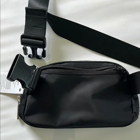 Lululemon Everywhere Belt Bag - Picture 10 of 12